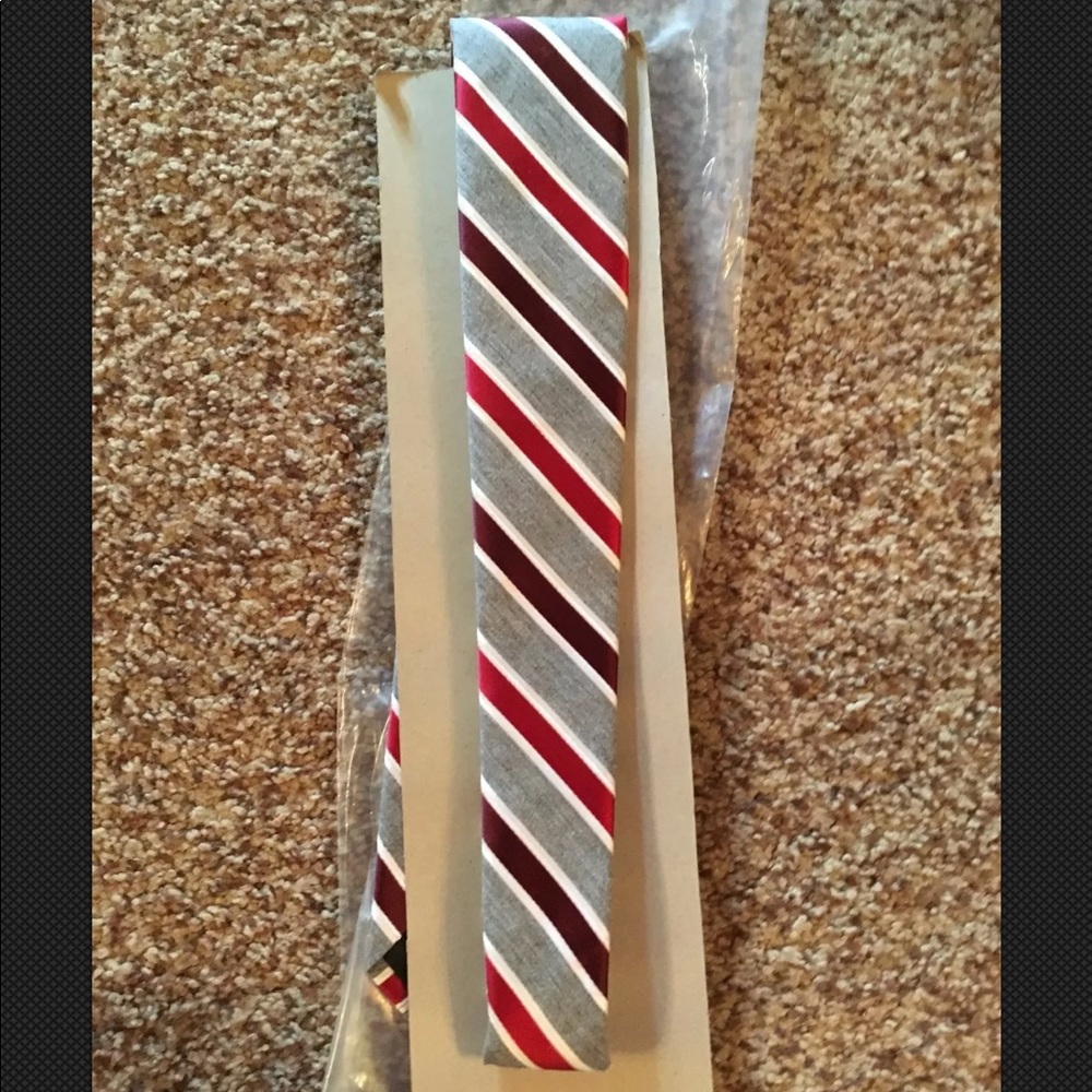 New Van Heusen Men's Neck Tie Striped Red and Gray
